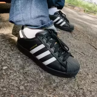 Adidasi pentru plimbari