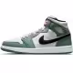 Incaltaminte Sport Nike WMNS AIR JORDAN 1 MID SE