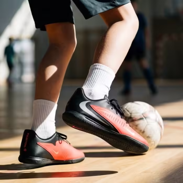 Бутсы Nike PHANTOM 6 LOW CLUB IC Красный 36.5 - 9