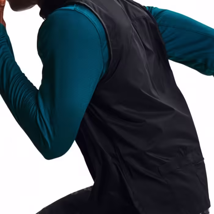 Жилет Under Armour UA OutRun the STORM Vest Черный MD - 4