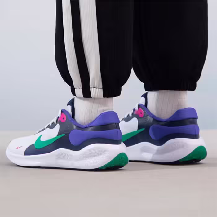 Кроссовки Nike REVOLUTION 7 (GS) - 8