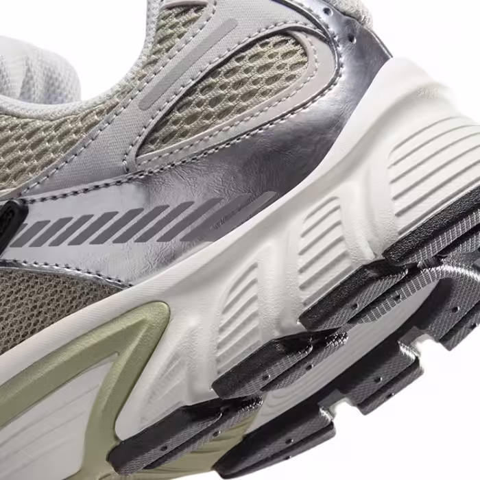 Кроссовки Nike V5 RNR Серый 37.5 - 7