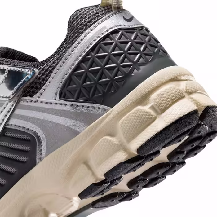 Incaltaminte Sport Nike VOMERO 5 - 9