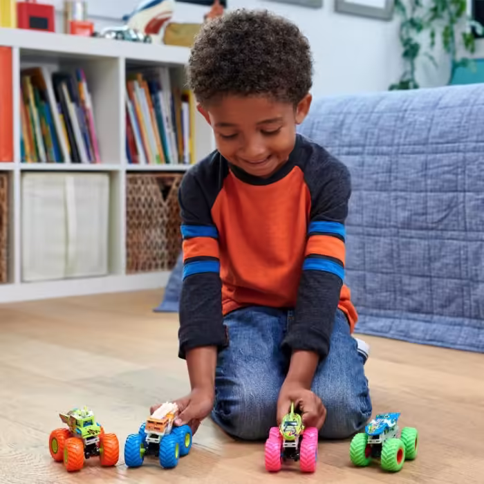 ??грушка машина Mattel Glow in the Dark - 5