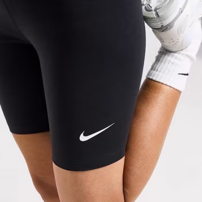 Sorti Nike W NSW NK CLSC HR 8IN SHORT - 8