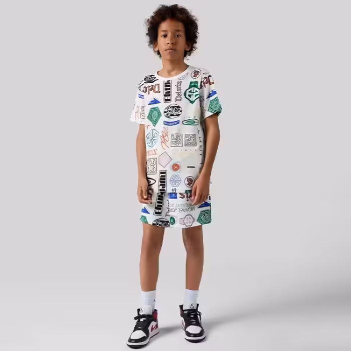 Sorti Nike JDB MJ ESSENTIALS FT AOP SHORT - 4