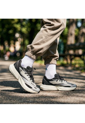 Кроссовки Adidas LIGHTBLAZE